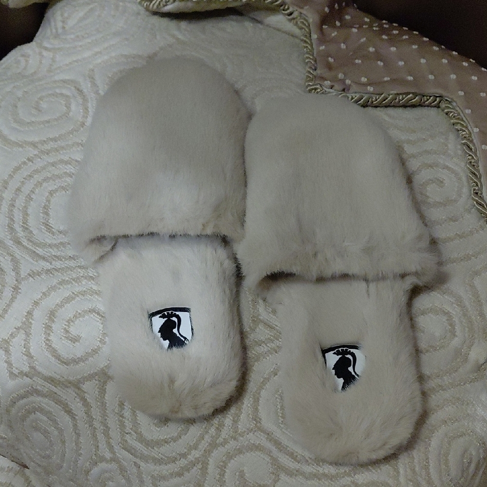 VHNY Cozy Beige Faux Fur Slippers